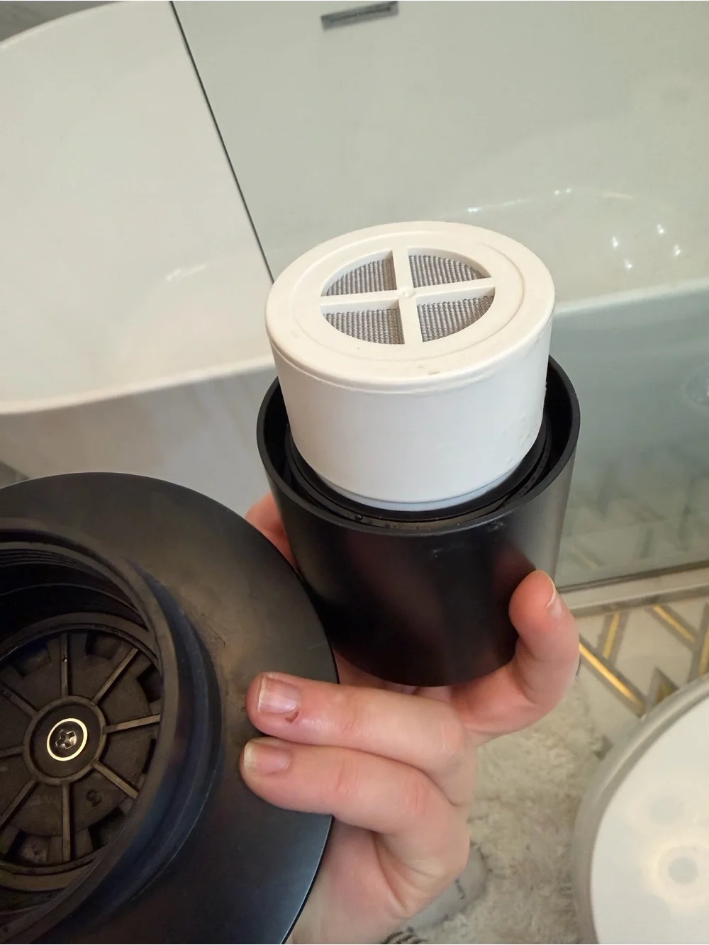 Jolie Showerhead Filter Attachment - Black and White
